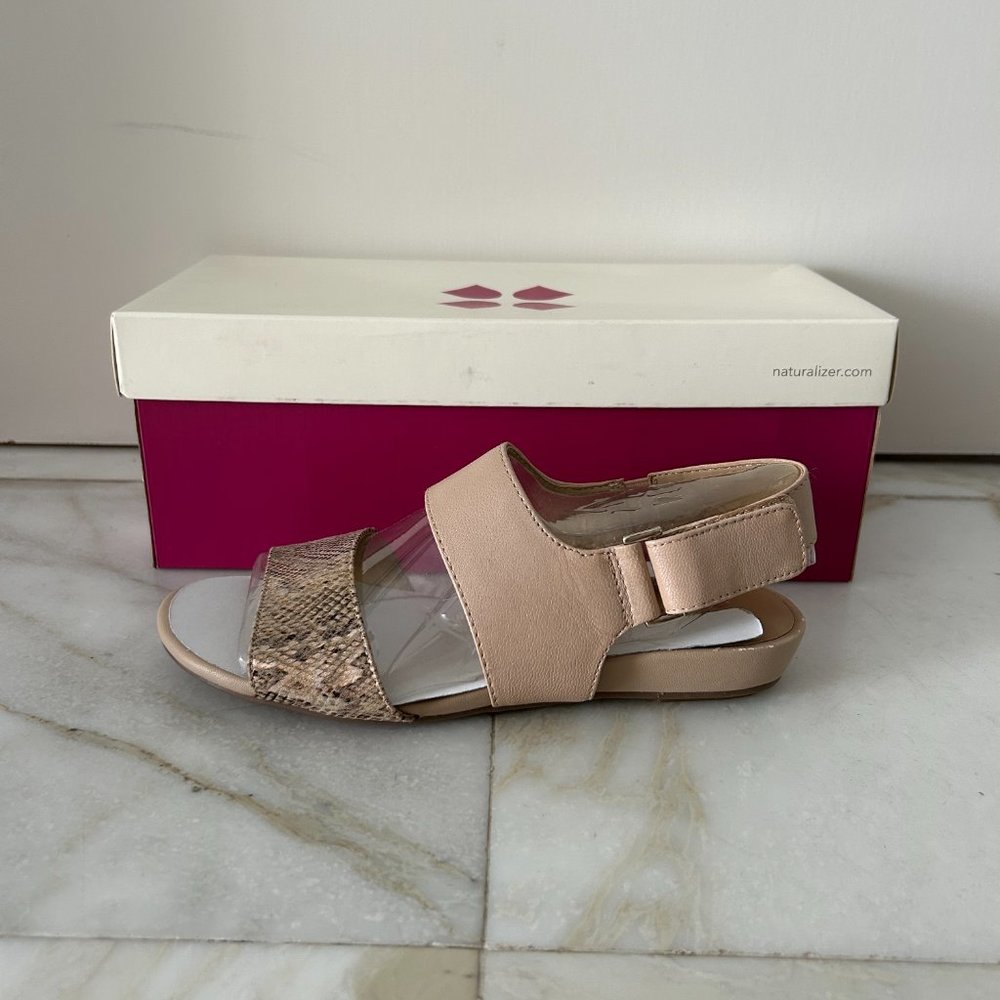 NEW Naturalizer Women's Lanna Sandal, Taupe - Picture 3 of 4